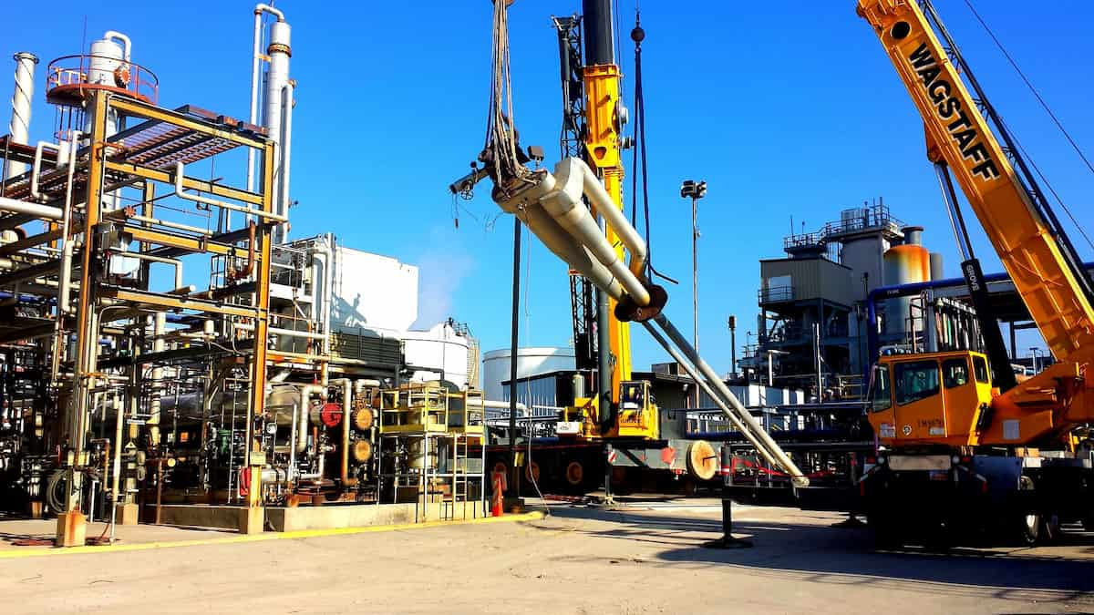 4 Ways ERP Systems Empower Small Oil Refineries in a Competitive Market