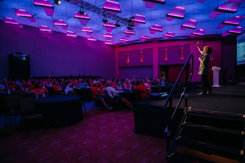 BEST Elizabeth McCormick Your Inspirational Speaker Event Speaking - Armed Women of America -GCV07423 (1)