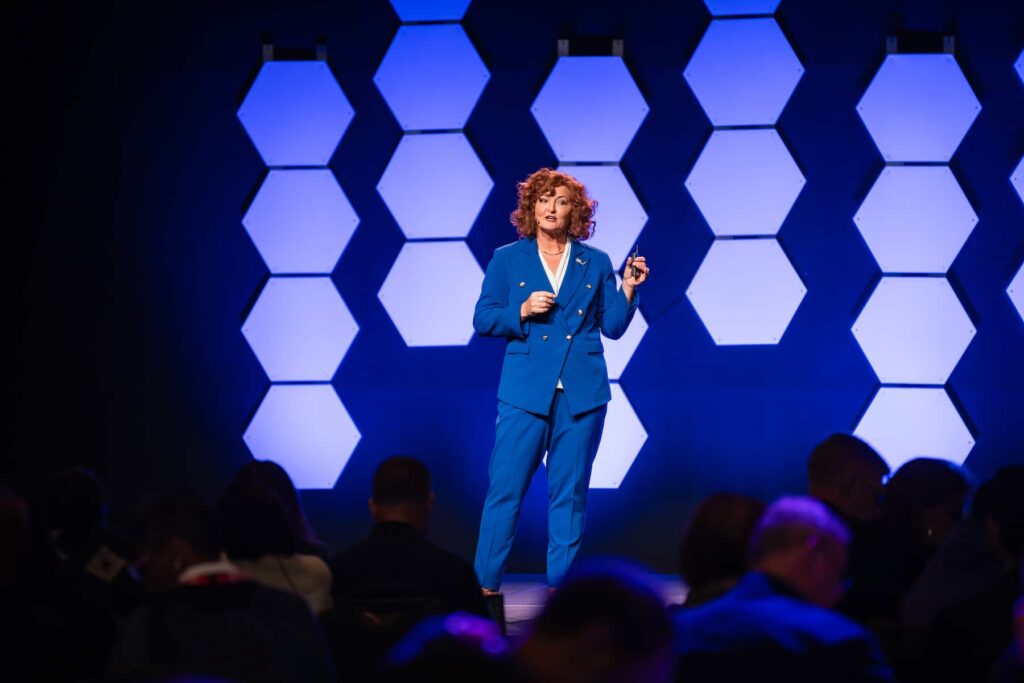BEST Elizabeth McCormick Your Inspirational Speaker Event Speaking Maxwell Leadership Team Training Event Stage JAR_03062024_0031