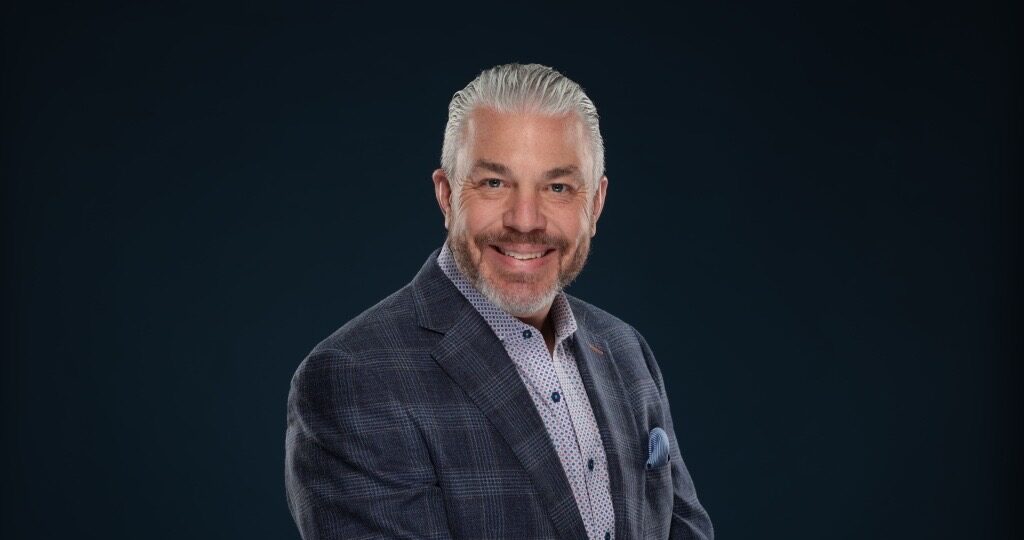 DerekGwaltney_EliteX_CoverHeadshot